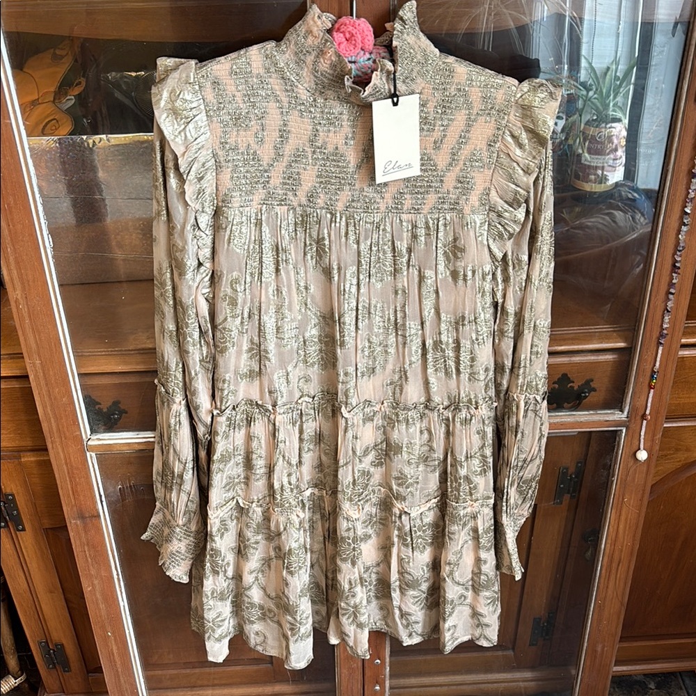 Elegant Patterned Ruffle Dress - Picture 2 of 6